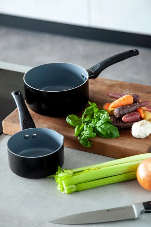 MasterClass Poêles Et Wok Casserole 16cm Avec Couvercle Anti-adhésif En Aluminium Noir 4 MasterClass Poêles Et Wok Casserole 16cm Avec Couvercle Anti-adhésif En Aluminium Noir – Image 2