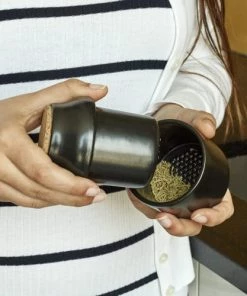 Kikkerland Ustensiles De Cuisine Et De Pâtisserie Grinder à Herbes Aromatiques XL -Poêles et wok Soldes grinder a herbes aromatiques xl 4