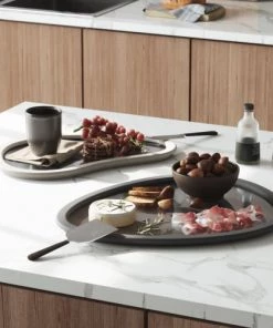 Umbra Ustensiles De Cuisine Et De Pâtisserie Lot De 2 plateaux De Service Gris Et Noir, 48x40cm -Poêles et wok Soldes lot de 2 plateaux de service gris et noir 48x40cm 3