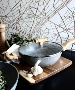 Menastyl Poêles Et Wok Sauteuse Avec Couvercle Et Poignées En Aluminium Et Bois 28 Cm -Poêles et wok Soldes sauteuse avec couvercle et poignees en aluminium et bois 28 cm 4